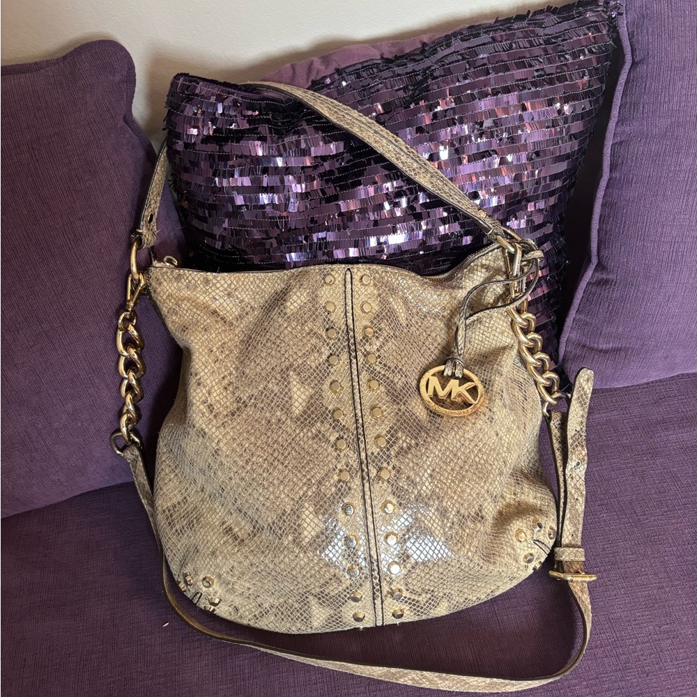 Michael Kors Cream and Gold Snake Skin Print CrossbodyShoulder Bag Chain Strap 💐